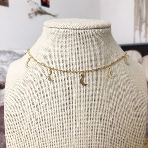 New Dainty crescent moon pendant choker necklace